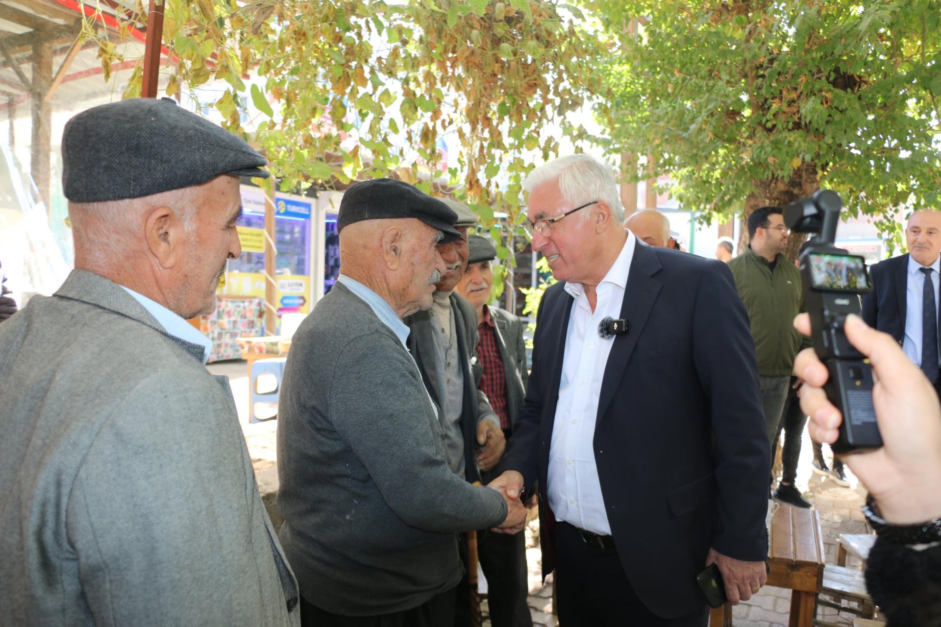 Başkan İKİZER Esnafa Can Kulağı Oluyor